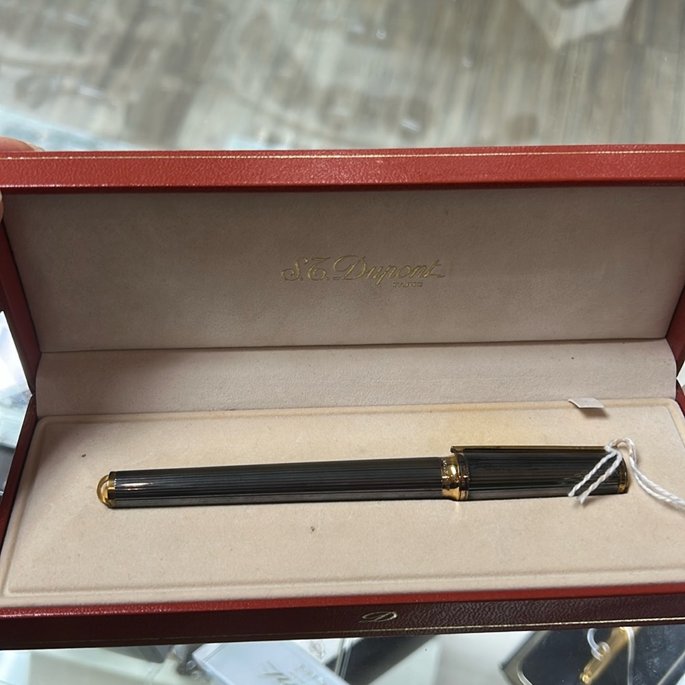 Brand new ST DuPont pen